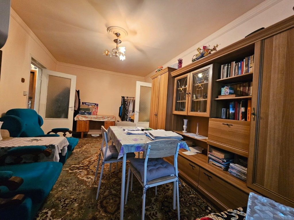 Apartament 2 camere,etaj 2 ,Bulevardul Nicolae Balcescu