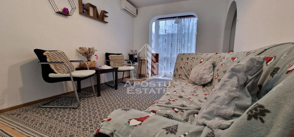Apartament cu 3 camere , centrala proprie , Calea Sagului