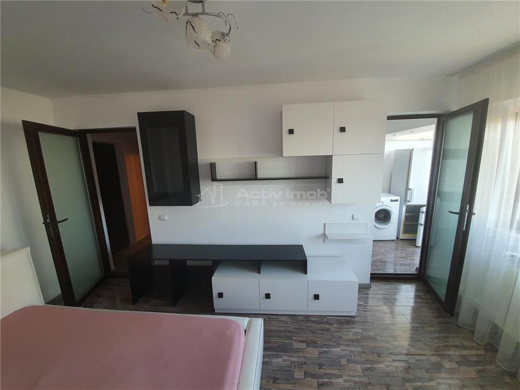 Apartament 4 camere et 1 str Bucuresti zona 700