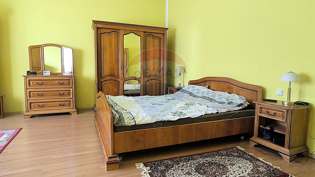 Apartament la casă în zona centrală – Str. M. Viteaz...