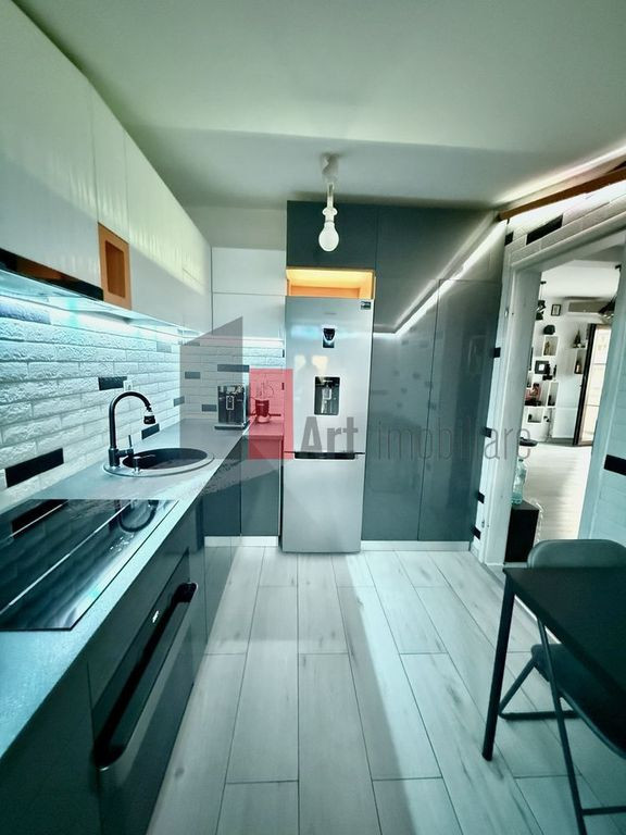 Vand Apartament 3 camere cu parcare inclusa Militari