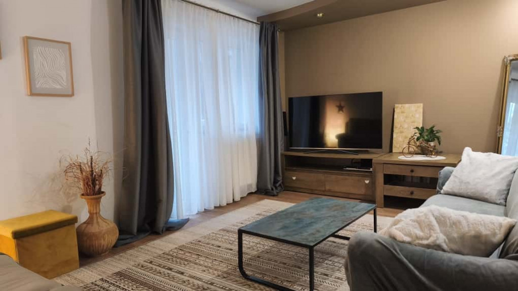 Apartament 3 camere in Deva, Ultracentral, et.1