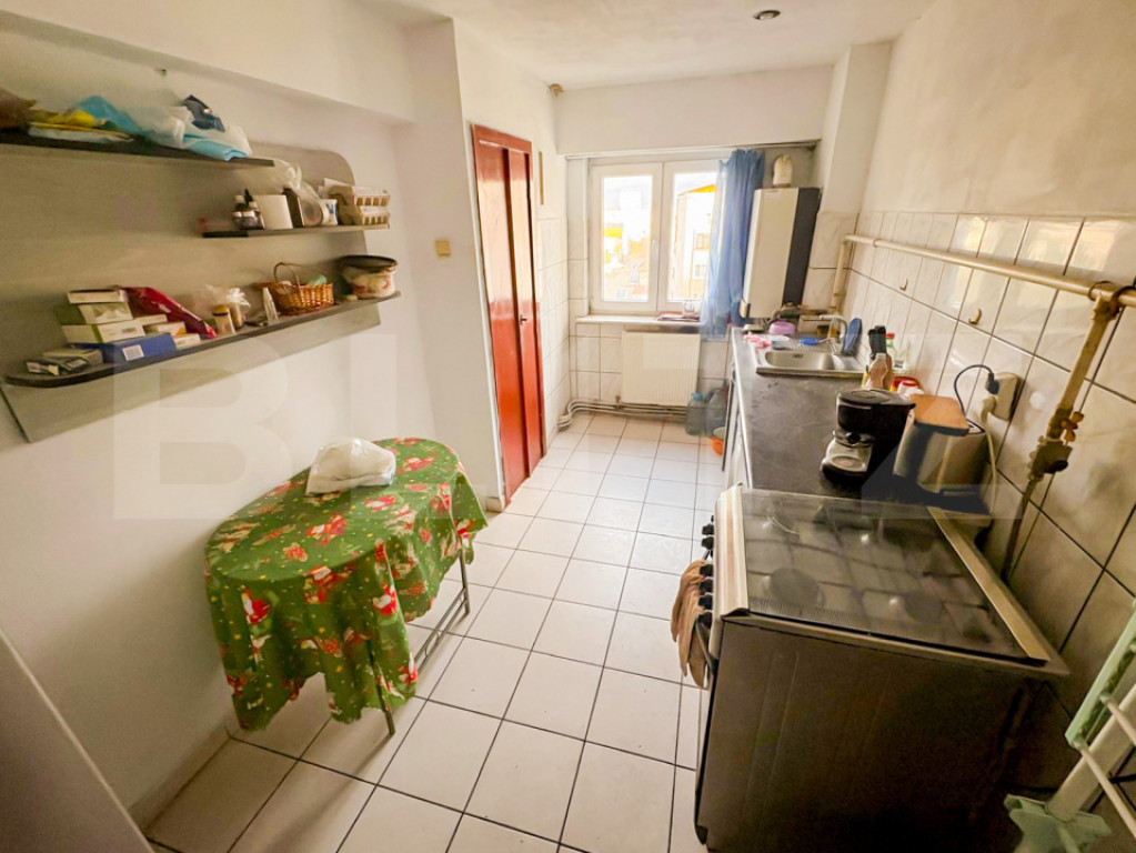 Apartament cu 4 camere, decomandat, zona Decebal