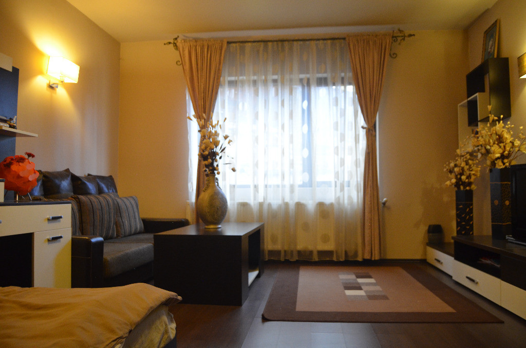 Sinaia-De vanzare pensiune cu 18 camere functionala