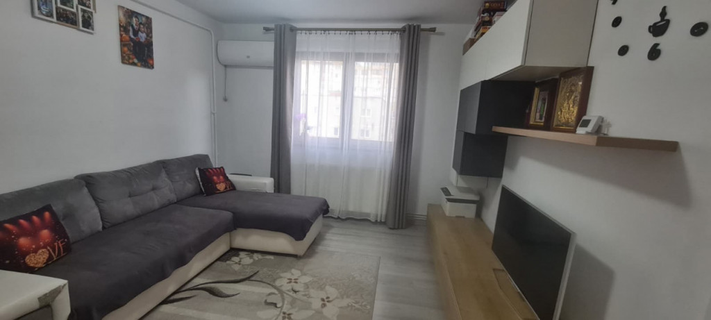 Apartament 3 camere situat in zona Tractorul