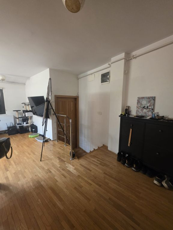 Zona Maternitatea Bucur-Unirii ap 3 camere mobilat utilat...