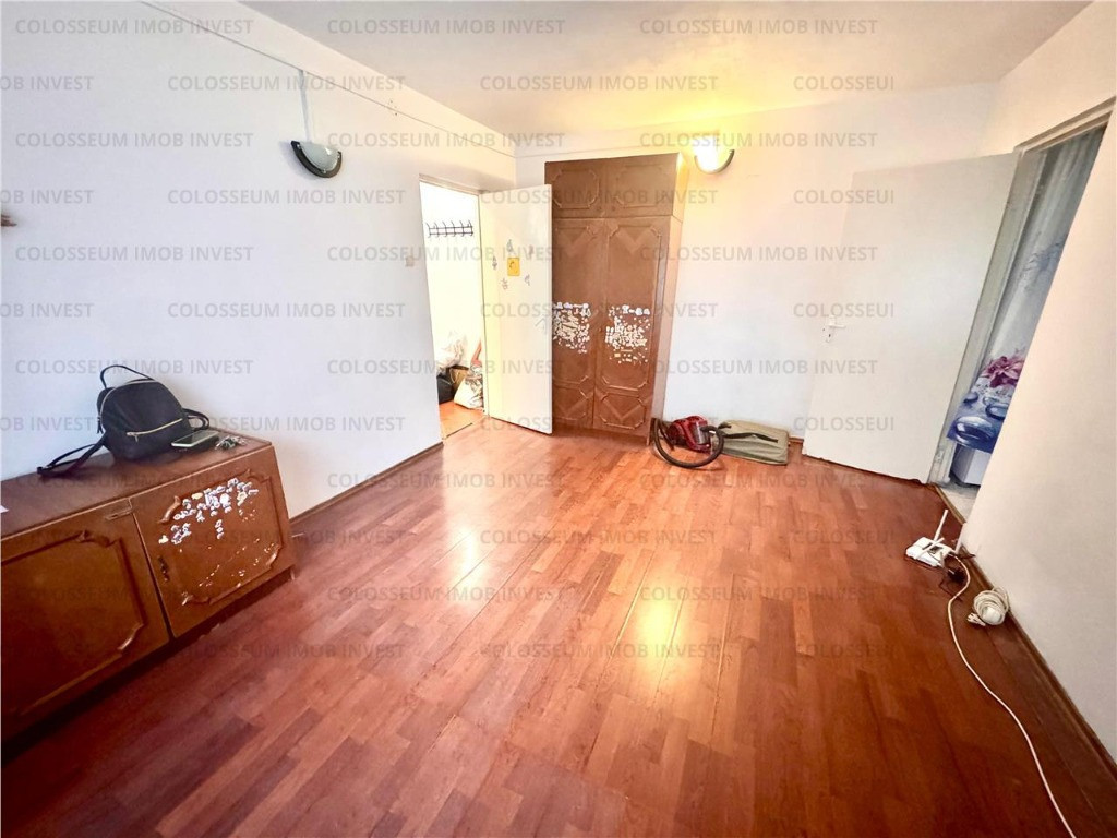 Apartament 3 camere, semidecomandat - zona Astra