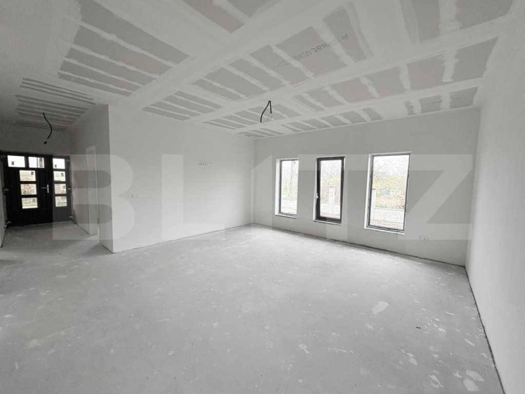 Casă de vânzare , 110 mp , teren 4,5 ari, zona Lazuri