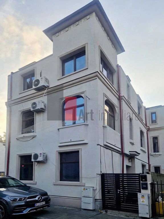 O vilă cu suflet, în inima unei oaze urbane, D+P+2-190 ...