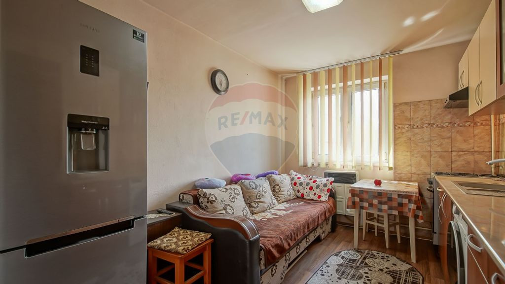 Garsoniera decomandata mobilata, Carpatilor