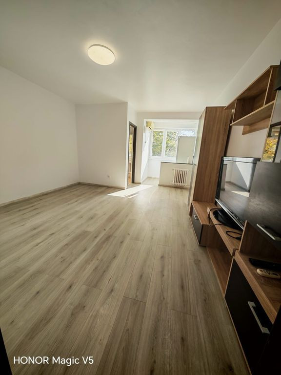 Garsoniera renovata mobilata Metrou Aparatorii Patriei Se...