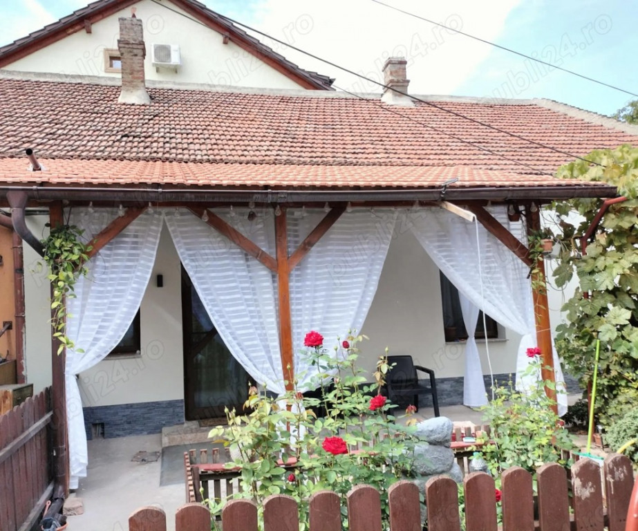 Proprietar apartament cu 3 camere la curte comună Mehala