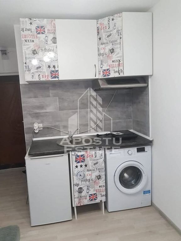 Garsoniera, etaj intermediar, zona Dacia