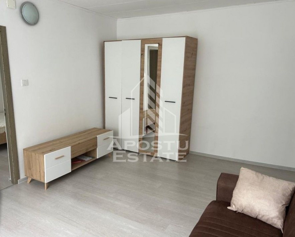 Apartament cu 2 camere,etajul 1, mobilat,centrala proprie...