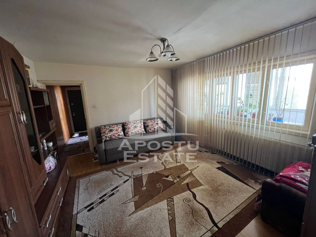 Apartament cu 3 camere in Sagului, centrala termica, etaj...