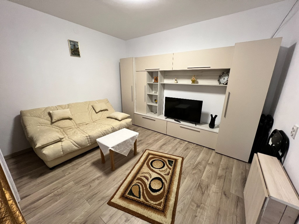 INCHIRIEZ ap.2 camere decomandat la casa,renovat, zona P ta Cluj