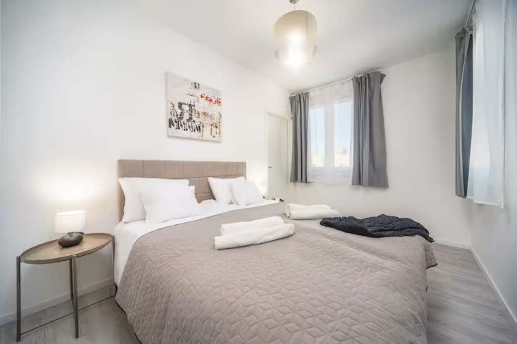 Garsoniera de inchiriat in zona Victoriei