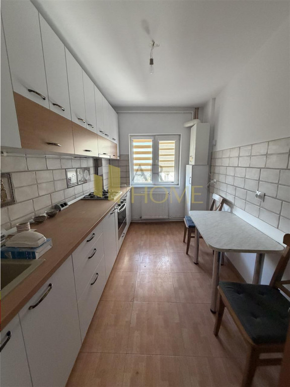 Apartament 2 camere, centrala proprie, Ploiesti, zona Republ
