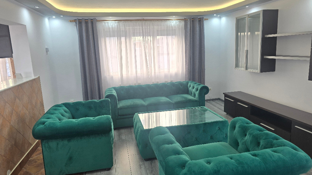 Inchiriez apartament cu 4 dormitoare, GARAJ in Vila, zona Liliacului,