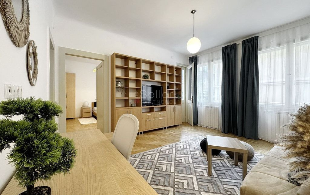 Pozitionare Ultracentrala | Parcare