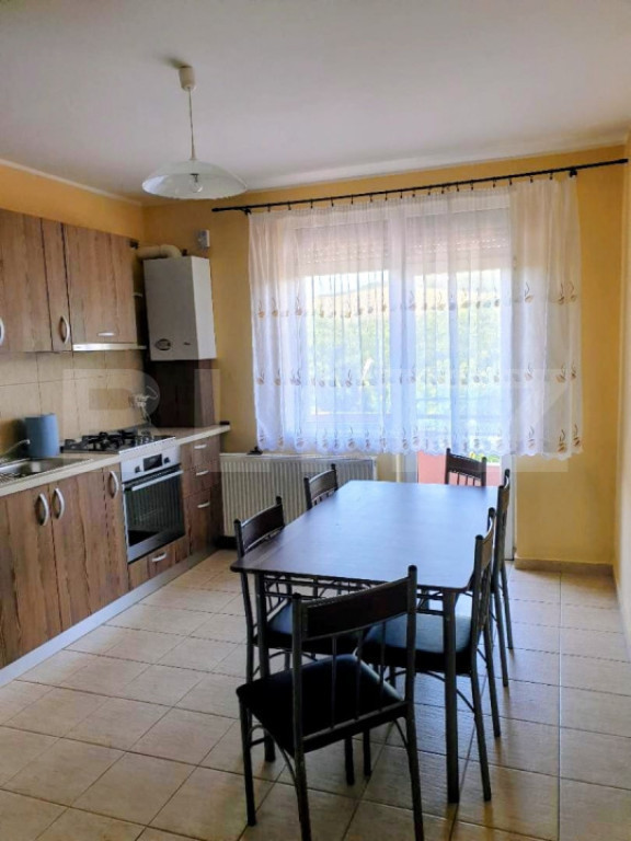 Apartament de vanzare, cu 3 camere, 48 mp, zona cetate