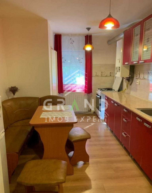 Apartament 3 camere decomandat, zona Piata Zorilor, 600 euro