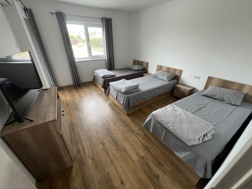 Cazare muncitori, regim hotelier. 375 E + TVA/lună. Comi...