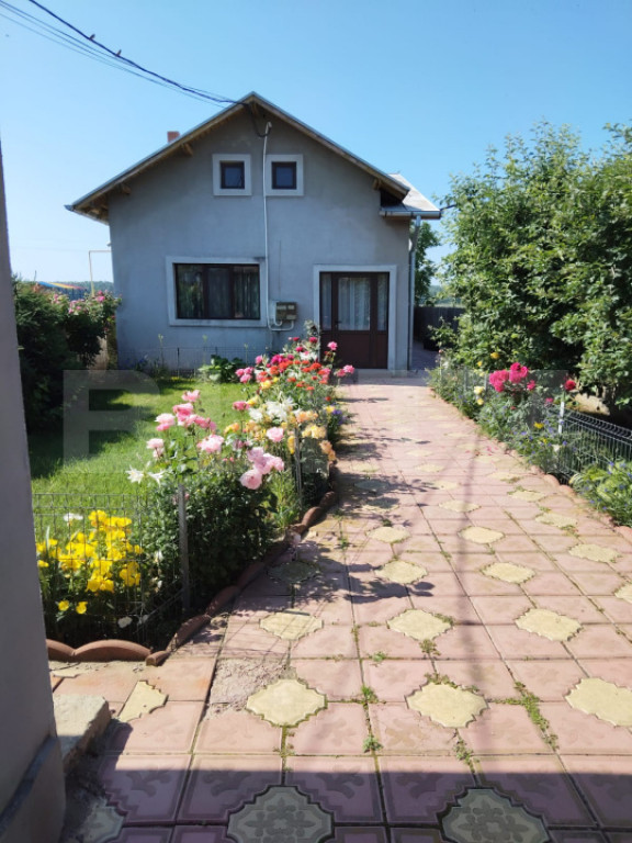 Casă unifamilială complet mobilată și utilată gata pen