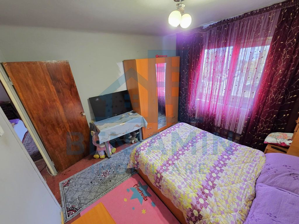 2 camere etaj 1 48mp cu centrala in Craiovita Scoala 30