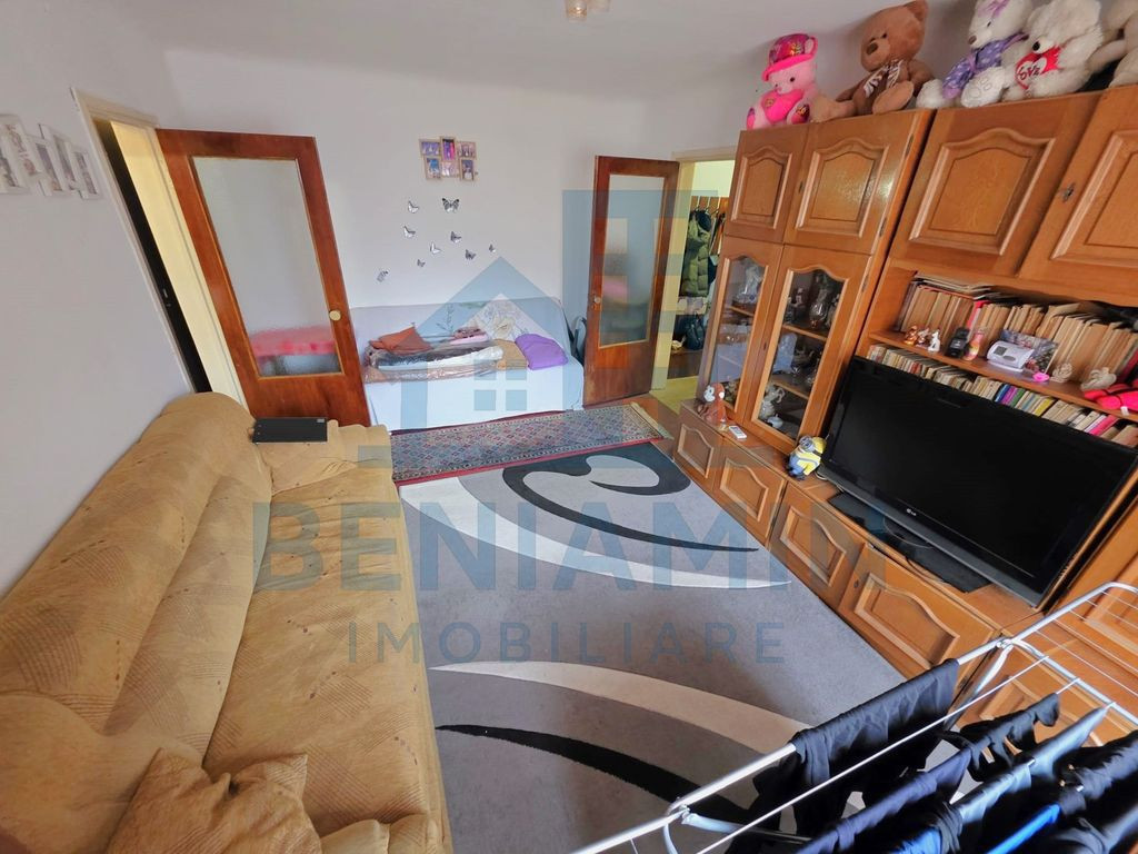 3 Camere-Etaj 1-Centrala termica-Suprafata 48mp-Mobilat-U...