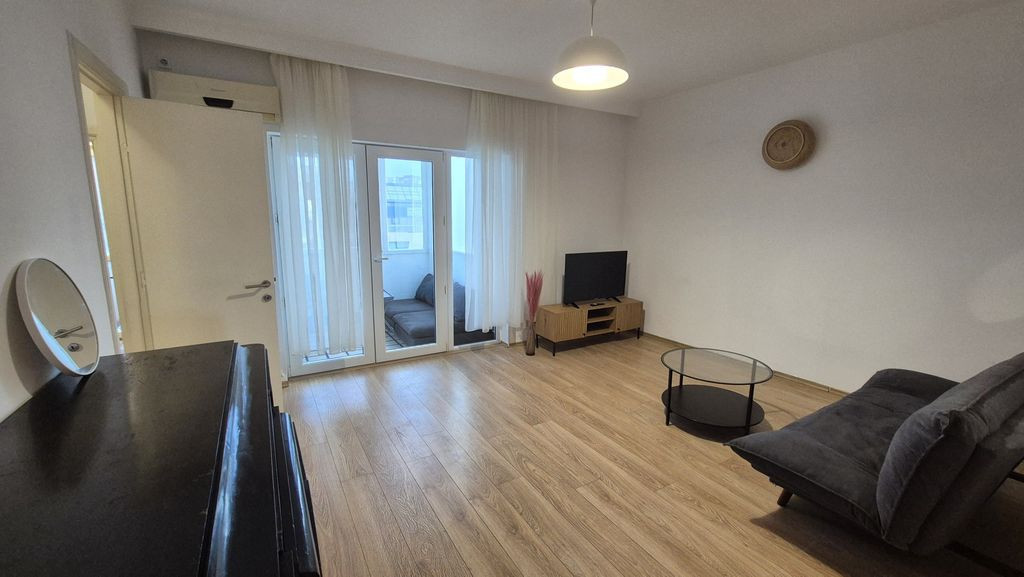 Apartament cu 2 camere 85 mp - Piata Romana