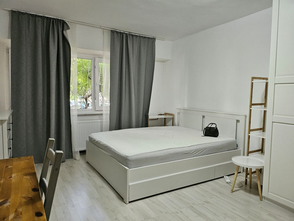 Garsoniera decomandata /Metrou Aparatorii Patriei