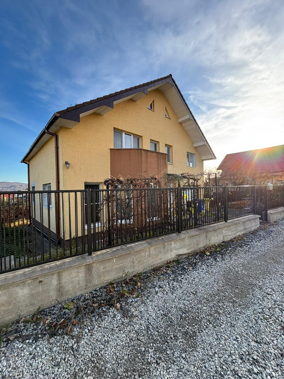 Casă 4 camere P+E,730mp teren,str. Subcetate,liniște,soare,terasă