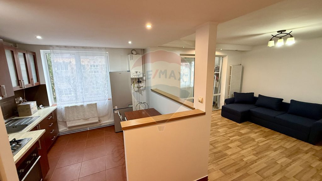Apartament cu 3 camere de închiriat str. George Cosbuc