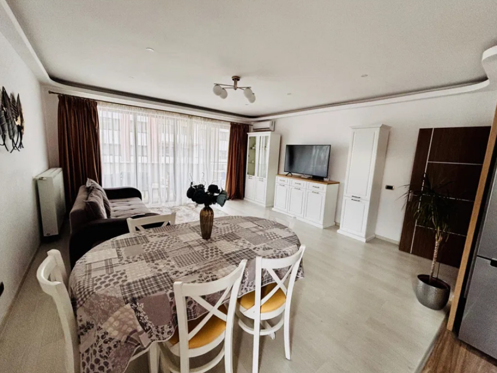 Apartament 4 camere, decomandat - zona Tractorul