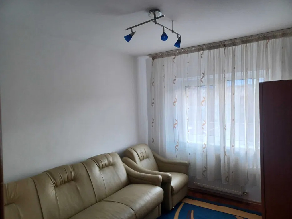 Apartament cu 3 Camere Decomandate Zona Obcini