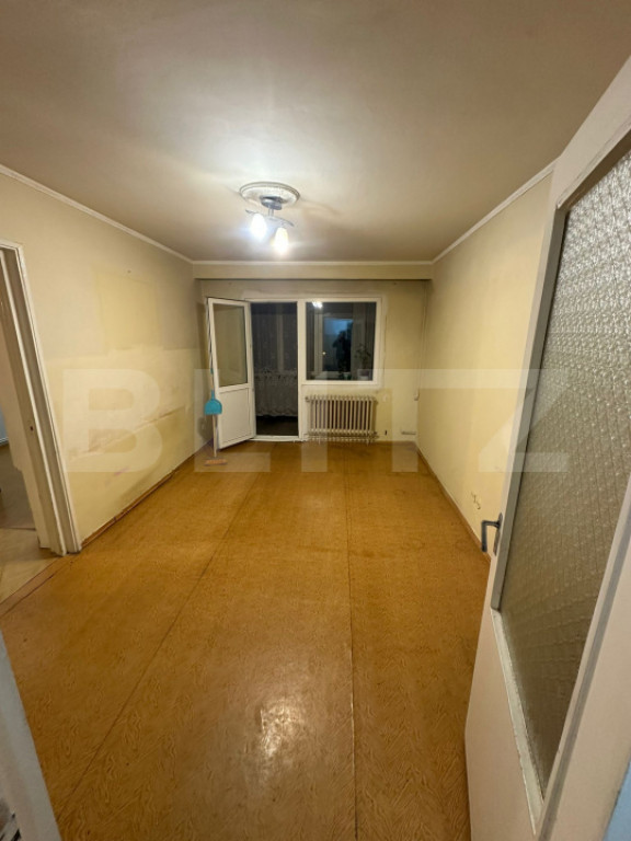 Apartament 2 camere, 45 mp, balcon închis, etaj intermediar