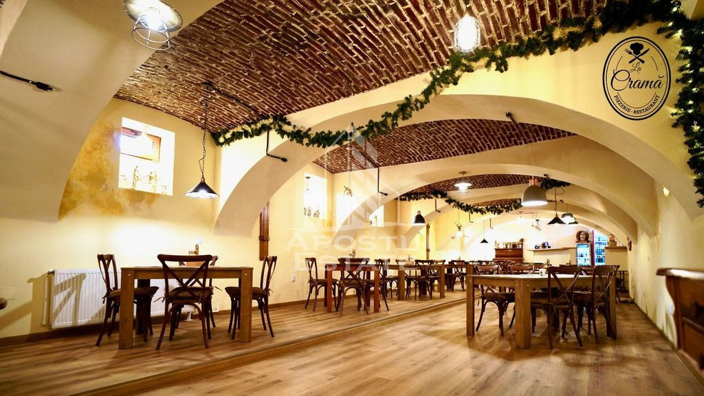 Vânzare restaurant La Cramă – locaţie centrală Hune...