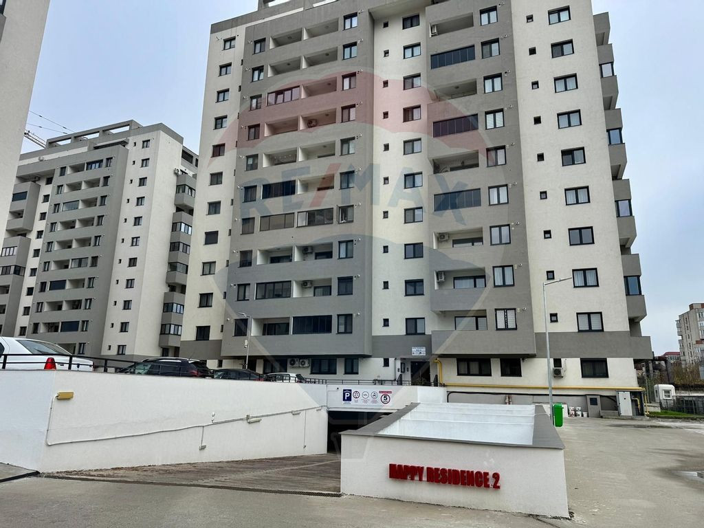 Apartament cu 4 camere de vânzare în zona Sarari