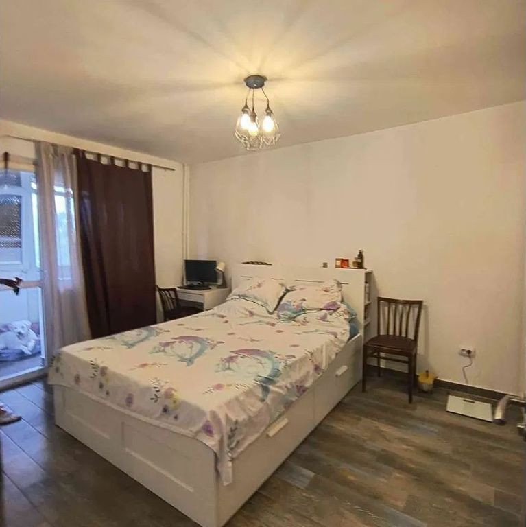 4 Camere Decomandat - Etaj 3/10 - Metrou 1 Decembrie la 5...