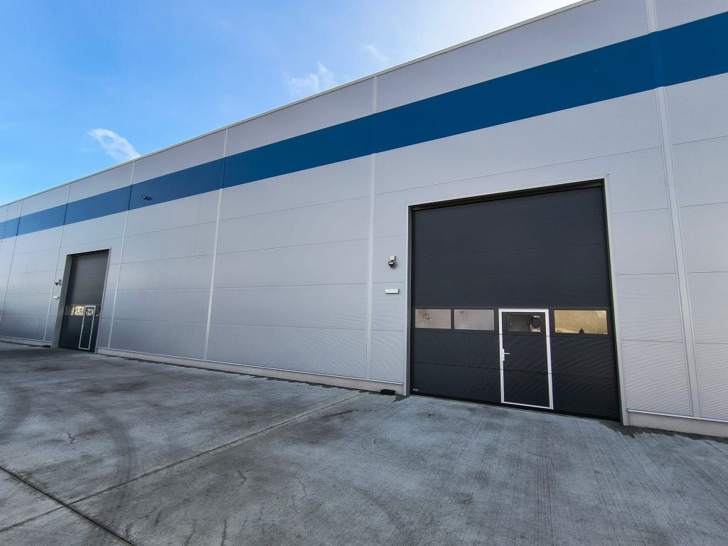 Hală industrială nouă, 2 000 mp. 3,5 Euro + TVA/lună/...