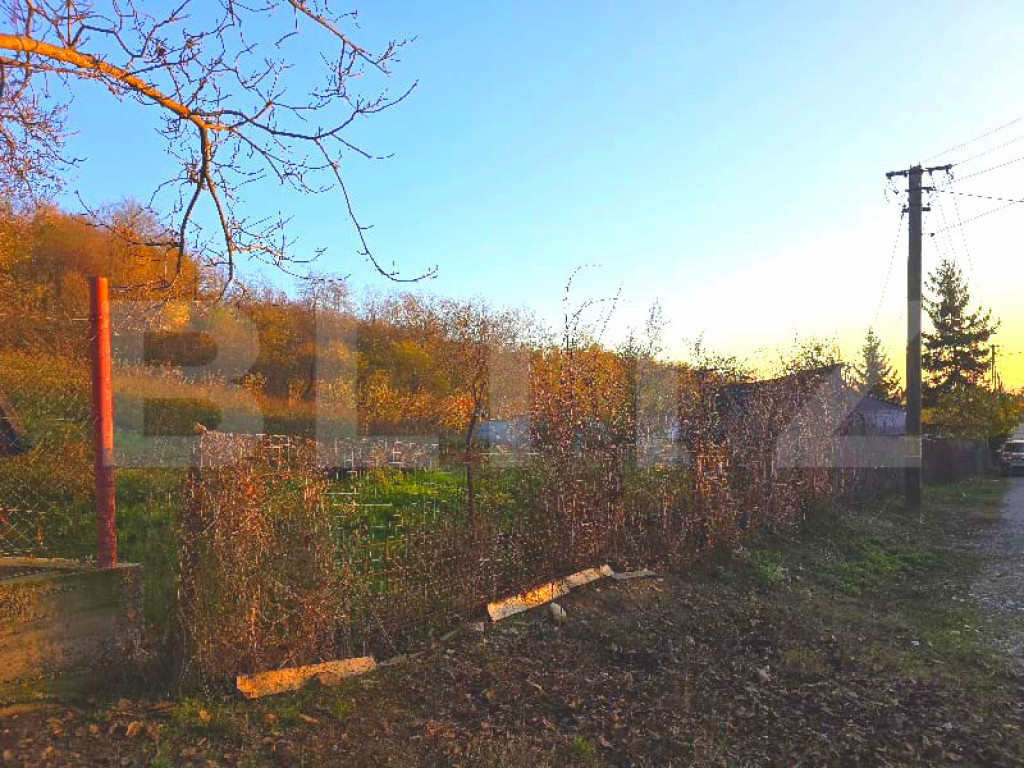 Teren cu vedere panoramică, 32 m deschidere la stradă –