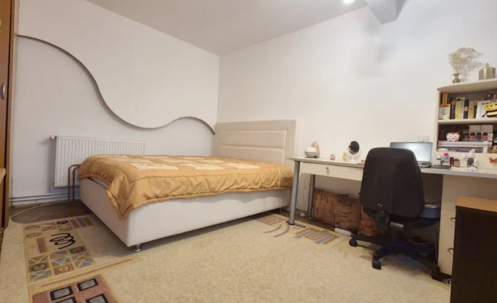 Apartament 2 camere, decomandat - zona Schei