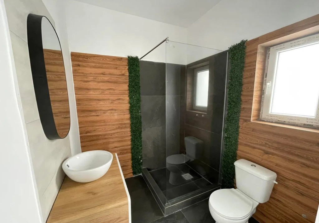 Casa cu 3 camere de vanzare|Locatie foarte buna