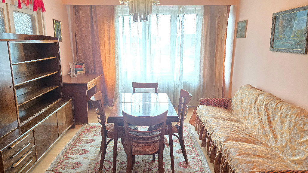 Vand apartament 2 camere decomandat in Deva, etaj 2,