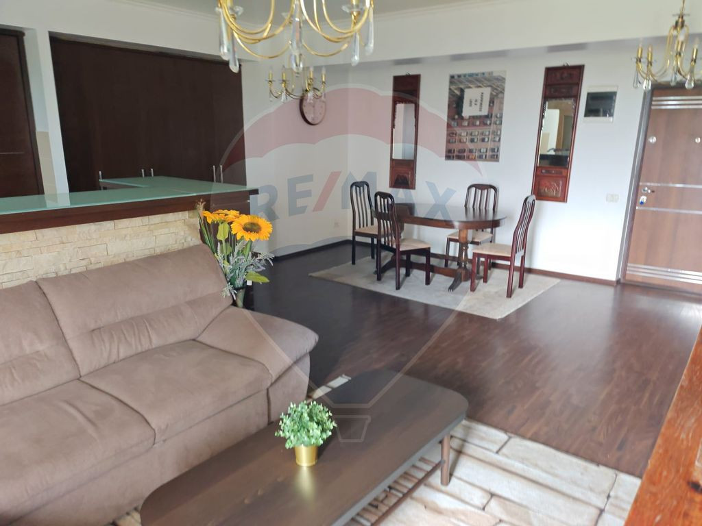 Vanzare apartament cu 3 camere-zona Decebal