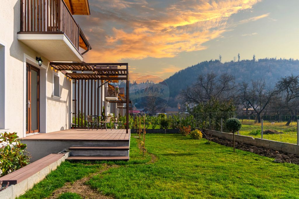 CASE NOI ÎN ARHITECTURĂ ALPINO-MODERNĂ CU ALEE PRIVATA...