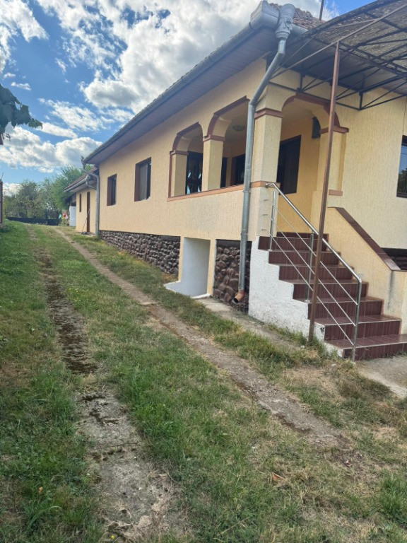Casă 4 camere in Lelesti, la doar 8km de piata centrala