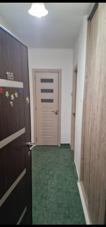 Închiriez apartament cu 3 camere zona Brâncoveanu