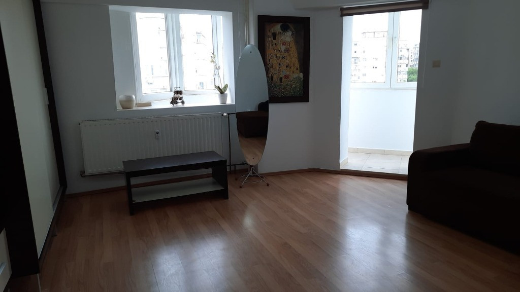 Garsonieră spațioasă în bloc mixt reabilitat termic, parc Sebastian